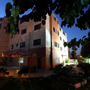 Deluxe Studio